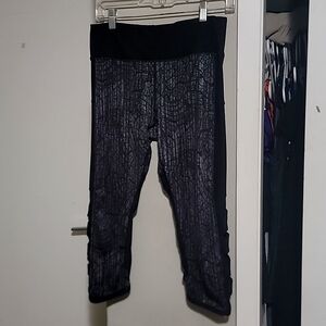 Legging Capri workout bottoms.